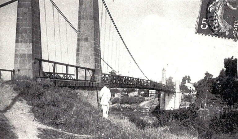 Ancien pont suspendu