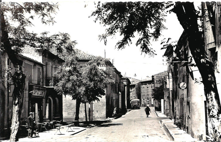 Devant café de l'Aude