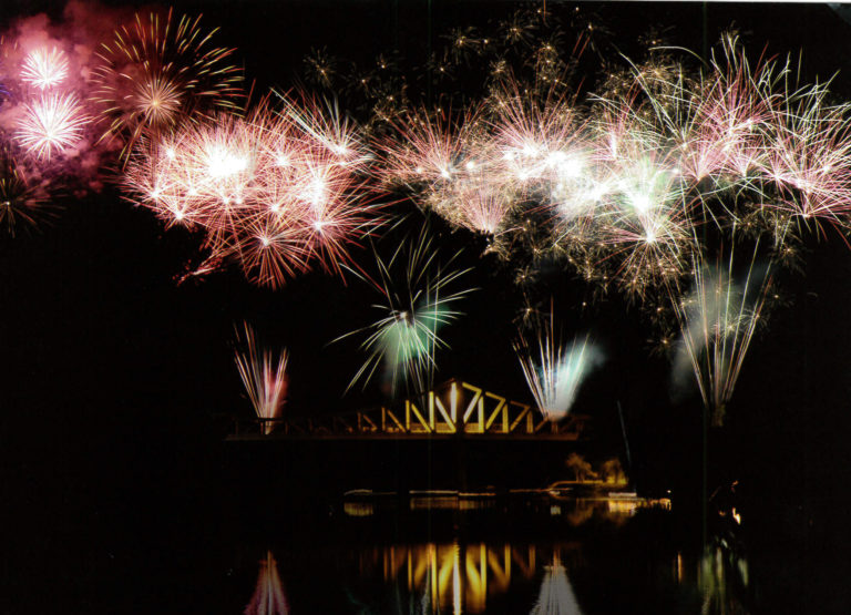 Feu d'artifice pont suspendu